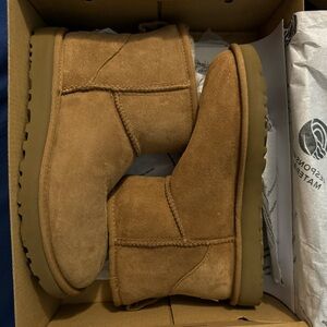 Ugg classic mini II